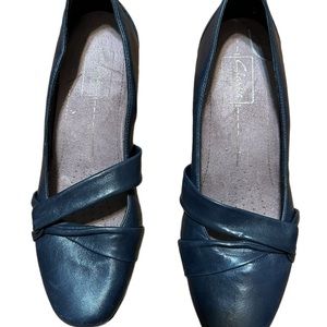 Clarks Active Air Slip On Small Heals Leather Uppers Size 7 1/2